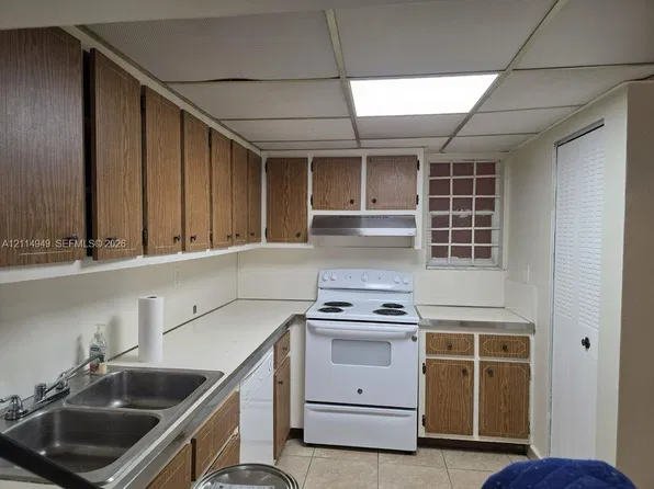 1990 W 56th St APT 1319, Hialeah, FL 33012