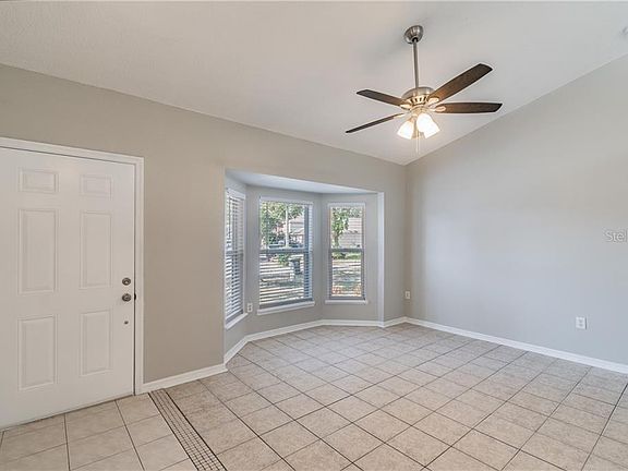 4th image of 821 Sunset Cove Dr