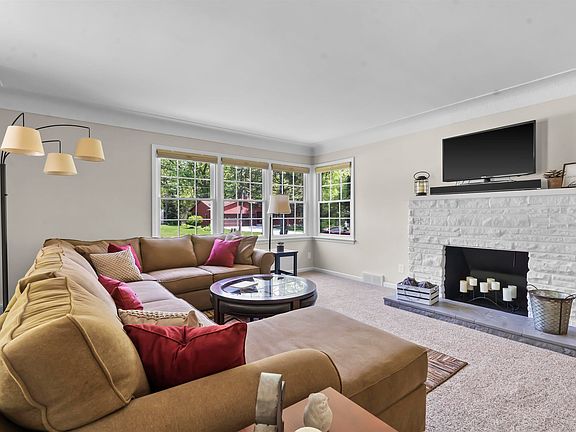 4th image of 2217 Ashland Ave