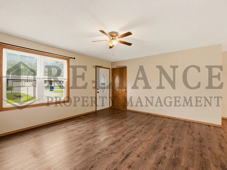 516 N Lakeside Dr — Photo 17