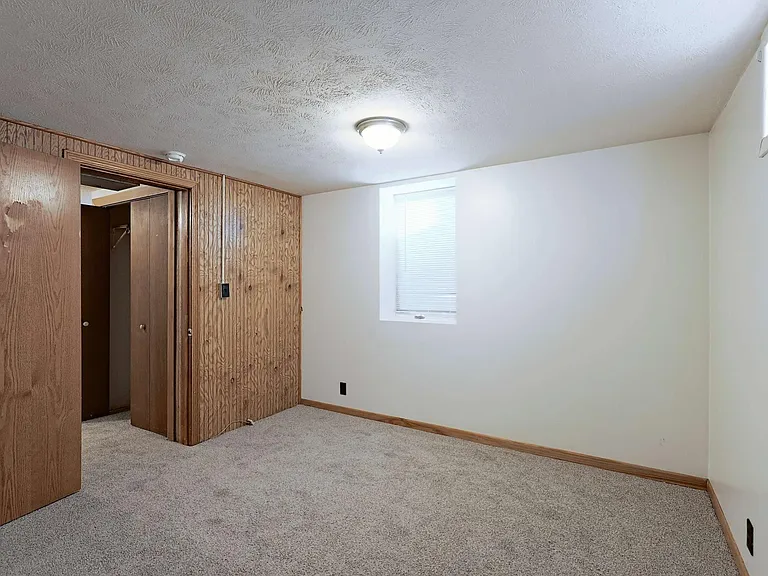 940 S 48th St — Photo 37