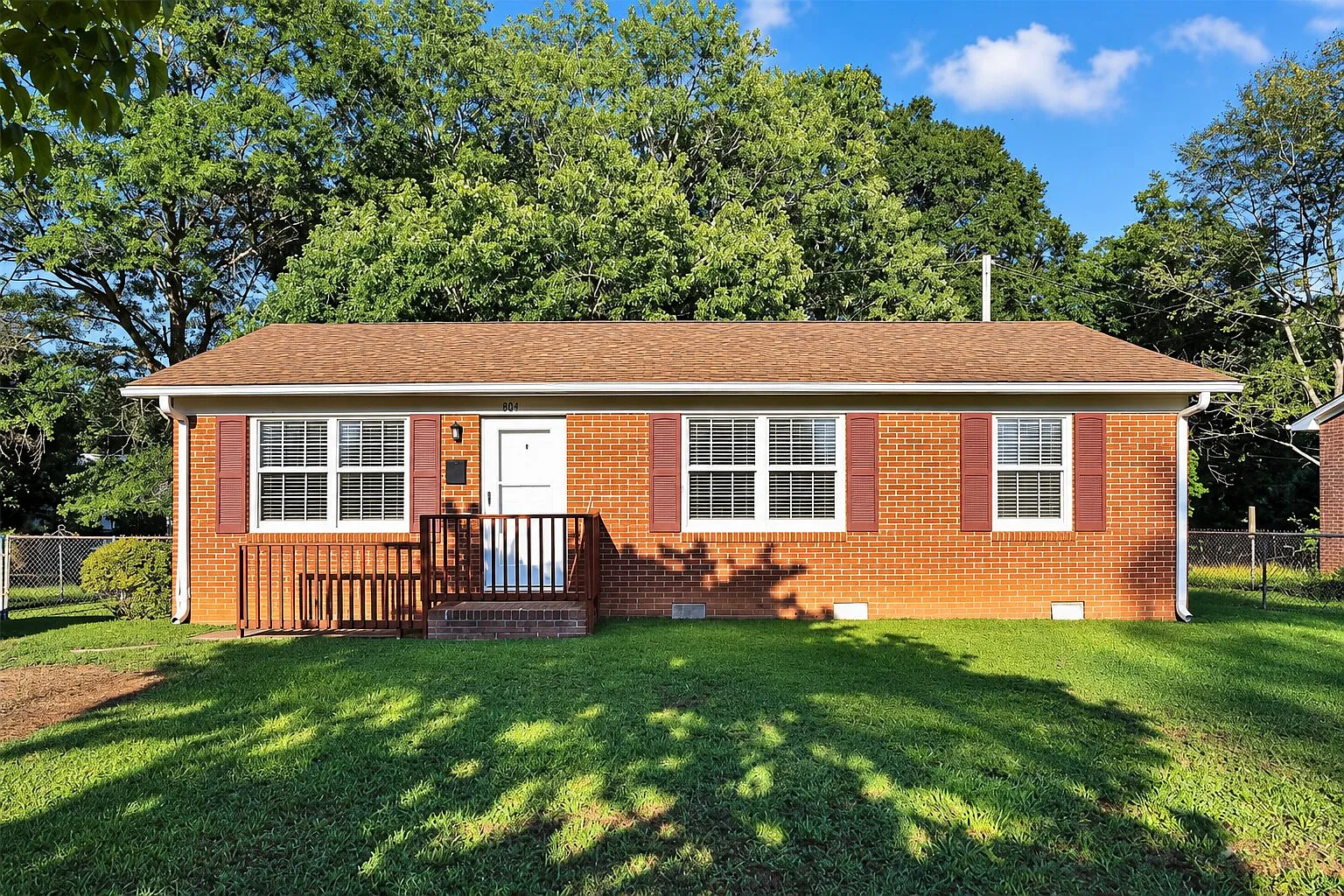 3 bed, 1.5 bath, 960 sqft, $1,550 — Photo 1