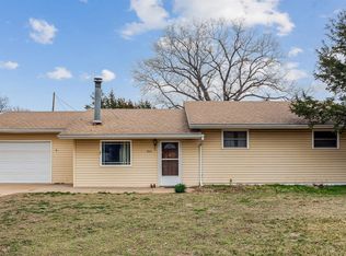 804 Westside Villa Dr, Hutchinson, KS 67501