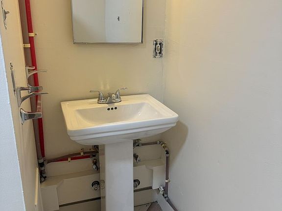 4th image of 1027 Bellevue Ct E APT 406