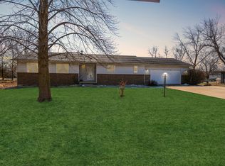 19085 Brentwood Dr, Bloomington, IL 61705