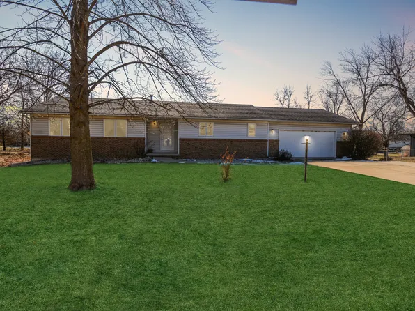 19085 Brentwood Dr, Bloomington, IL 61705