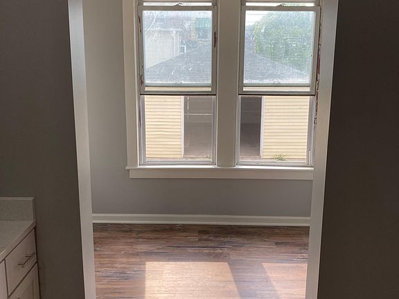 4th image of 2206 N Lawndale Ave