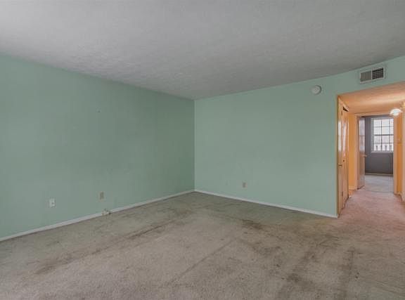 3rd image of 107 Five Oaks Dr