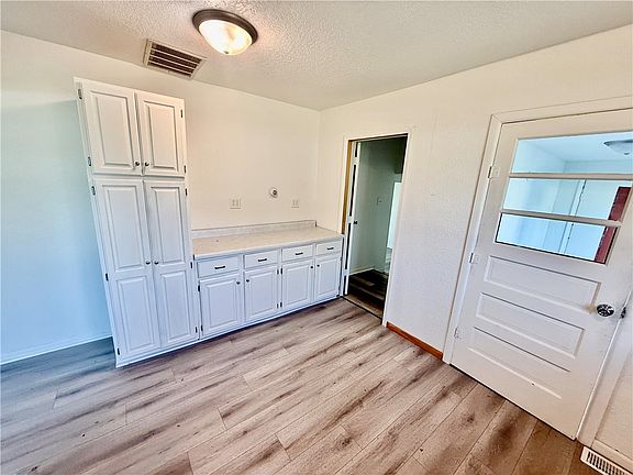 3rd image of 4931 E Glenwood Dr