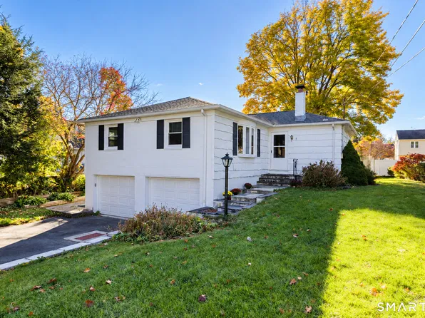 6 Raymond Road, Woodbridge, CT 06525