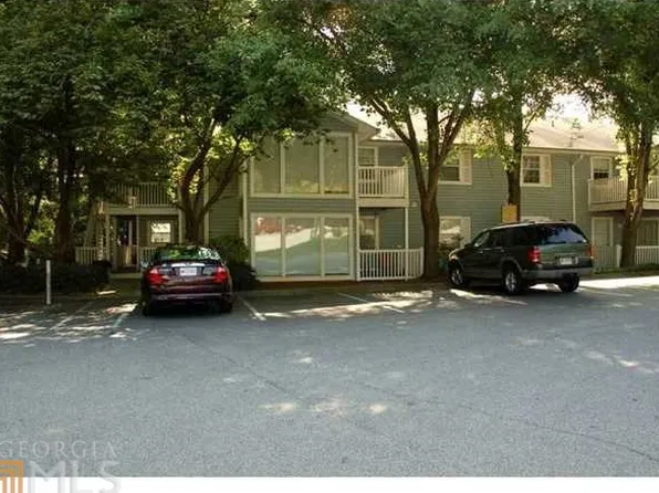 2732 Suwanee Woods Ln, Peachtree Corners, GA 30097