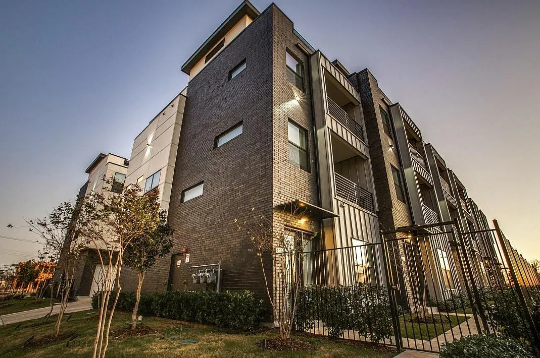 1 bed, 1.5 bath, 1396 sqft, $2,599 — Photo 1