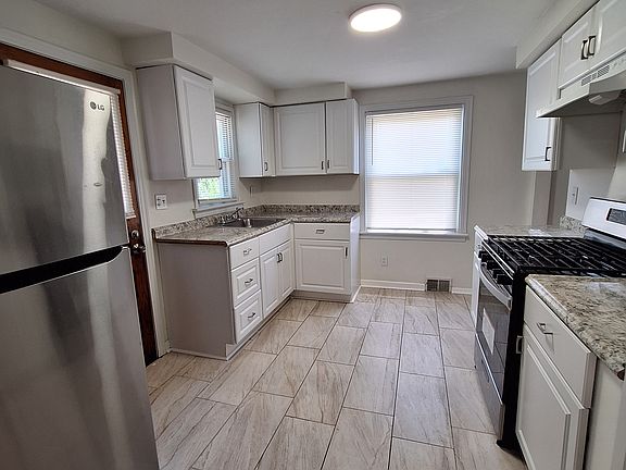 2nd image of 2664 Sunset Dr