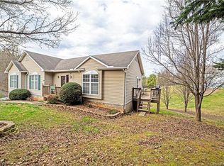 11 Clearview Ln, Weaverville, NC 28787