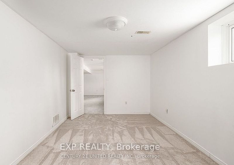 Peterborough House for rent - 5 Bedrooms — photo 24