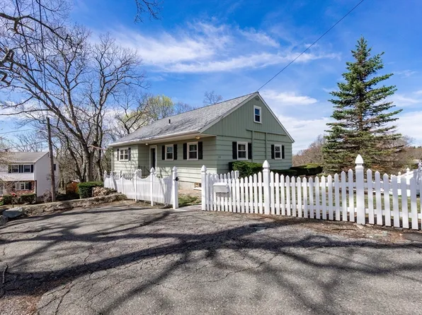 34 Grimshaw St, Malden, MA 02148