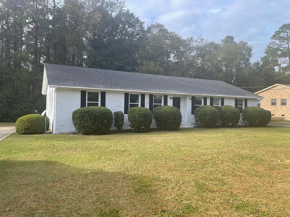 1st image of 984 Hampton Dr