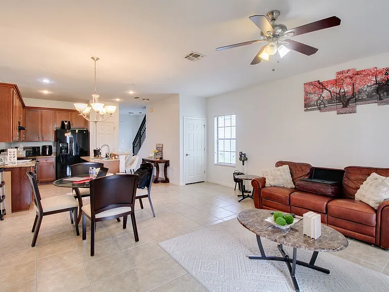 20626 Maxim Pkwy — Photo 7