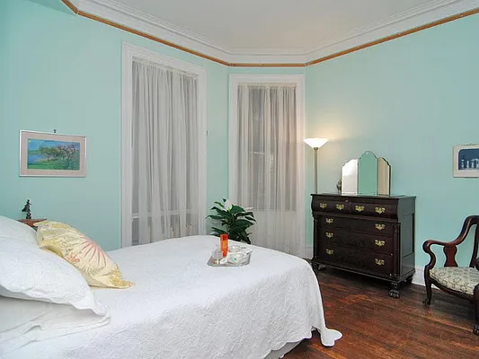 Sold by Sotheby's International Realty | media 6