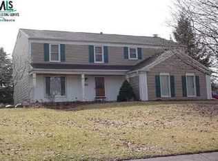 5575 N Piccadilly, West Bloomfield, MI 48322