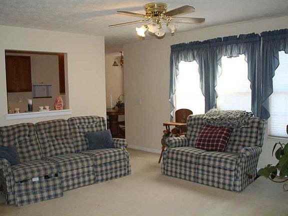 5th image of 53 Carriage Lake Dr