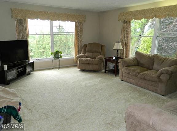 3rd image of 26 Kensington Dr