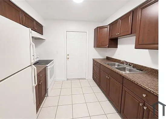 1956 S Pine Dr — Photo 3