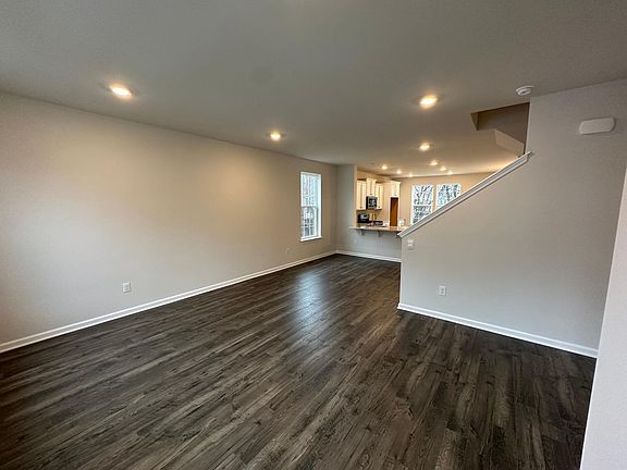 5th image of 15 Lilac Cir