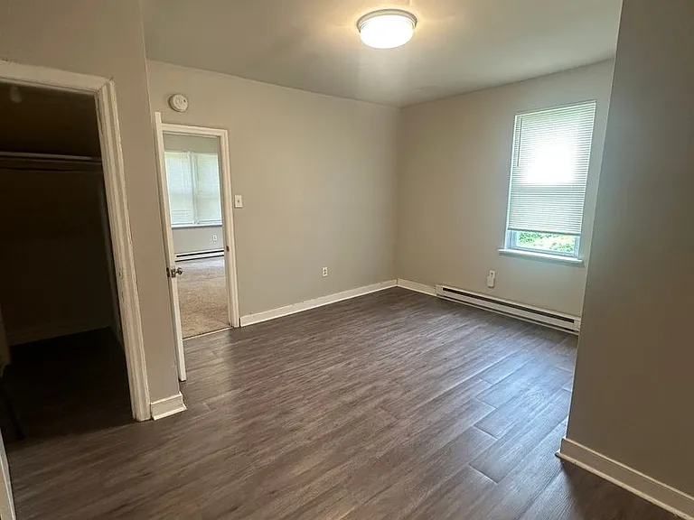 412 E Walnut Ln — Photo 2