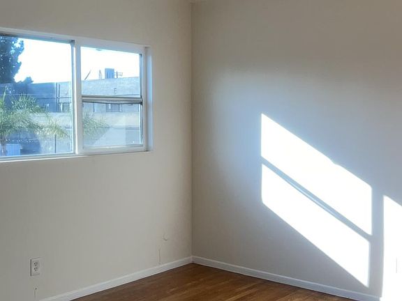 4th image of 237 W 57th St #3A