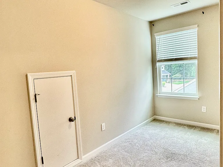 214 Berryfield Dr — Photo 11