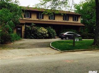 10 Andrea Ln, Greenlawn, NY 11740