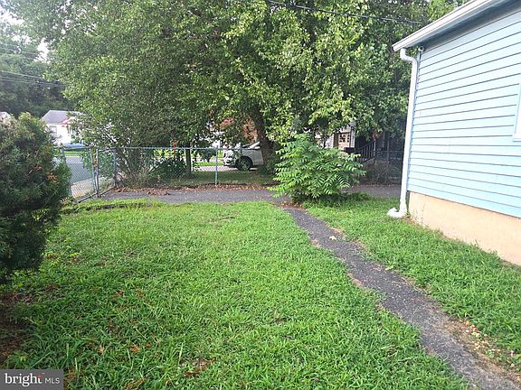 3rd image of 405 Columbia Ave