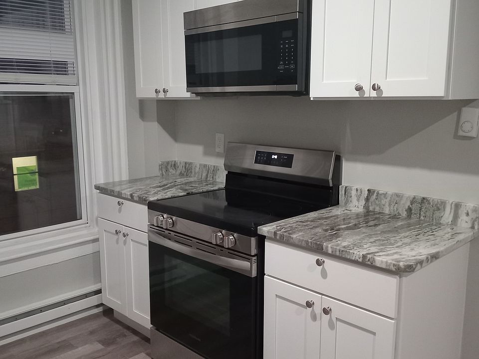1st image of 460 Main St APT 3