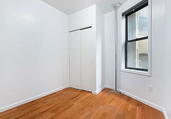 4th image of 54 Henry St #13
