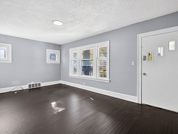 3rd image of 11617 Forest Ave #1