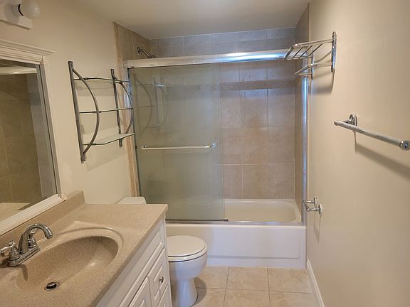 MASTER'S BATHROOM