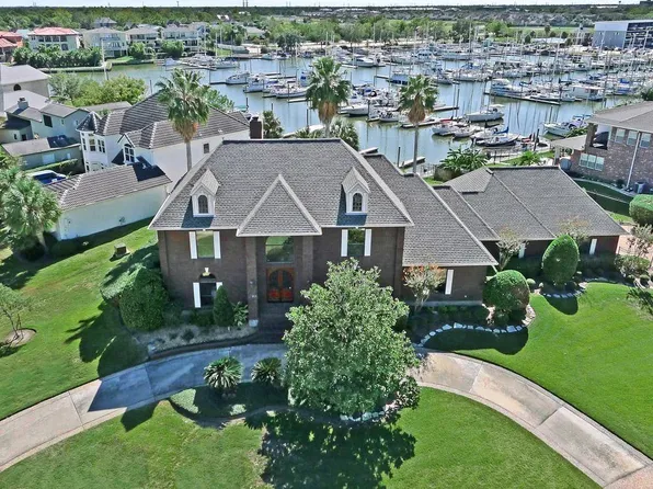 2207 Twin Oaks Blvd, Kemah, TX 77565