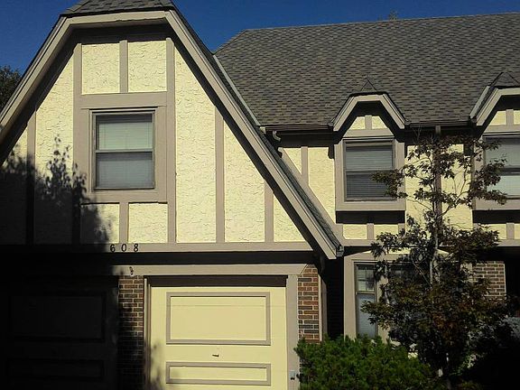 3rd image of 608 White Oak Ln