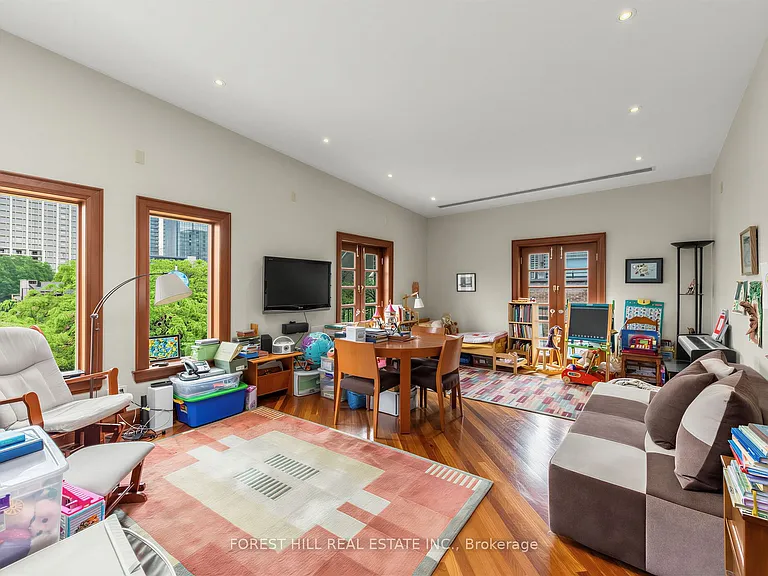 40 Hazelton Ave #Penthouse 10 — Photo 11