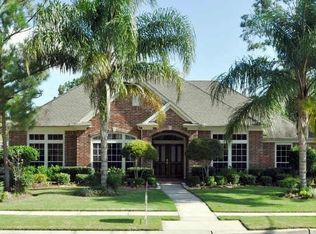 715 Red Oak Ln, Friendswood, TX 77546