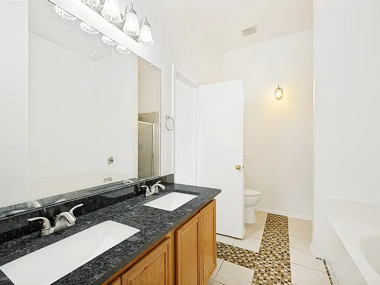 202 Trenton Dr — Photo 11