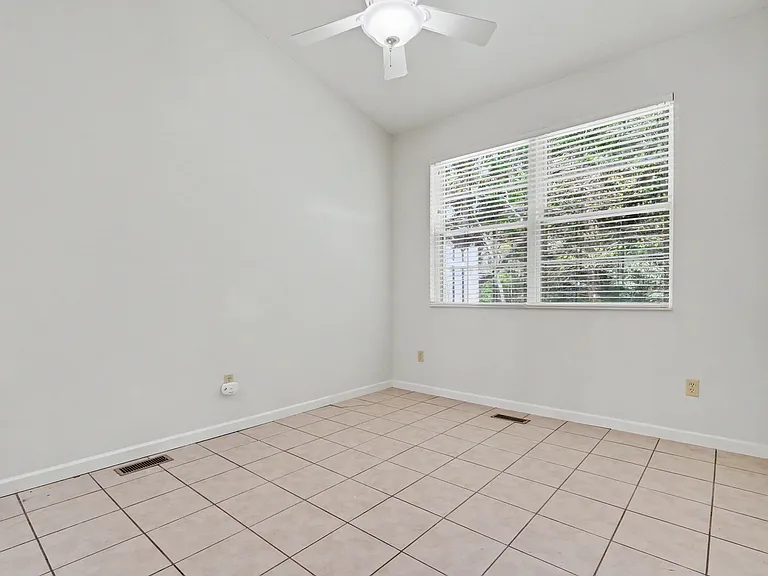 1379 E Main St — Photo 13