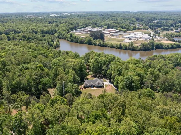 1002 Pleasant Dr, Mebane, NC 27302