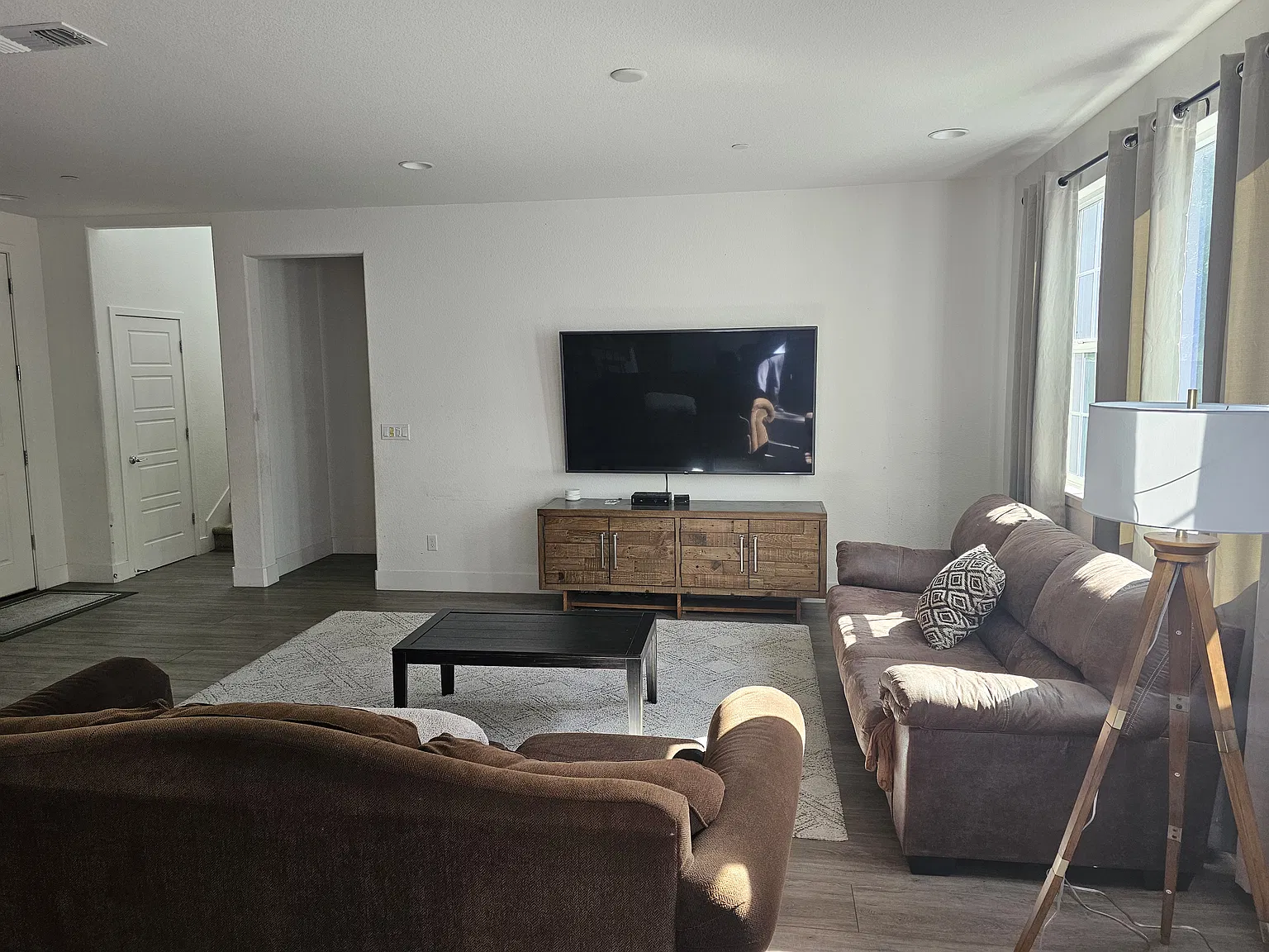 4 bed, 2342 sqft, $4,500 — Photo 1