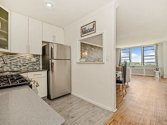 2nd image of 3121 Middletown Rd APT 12F
