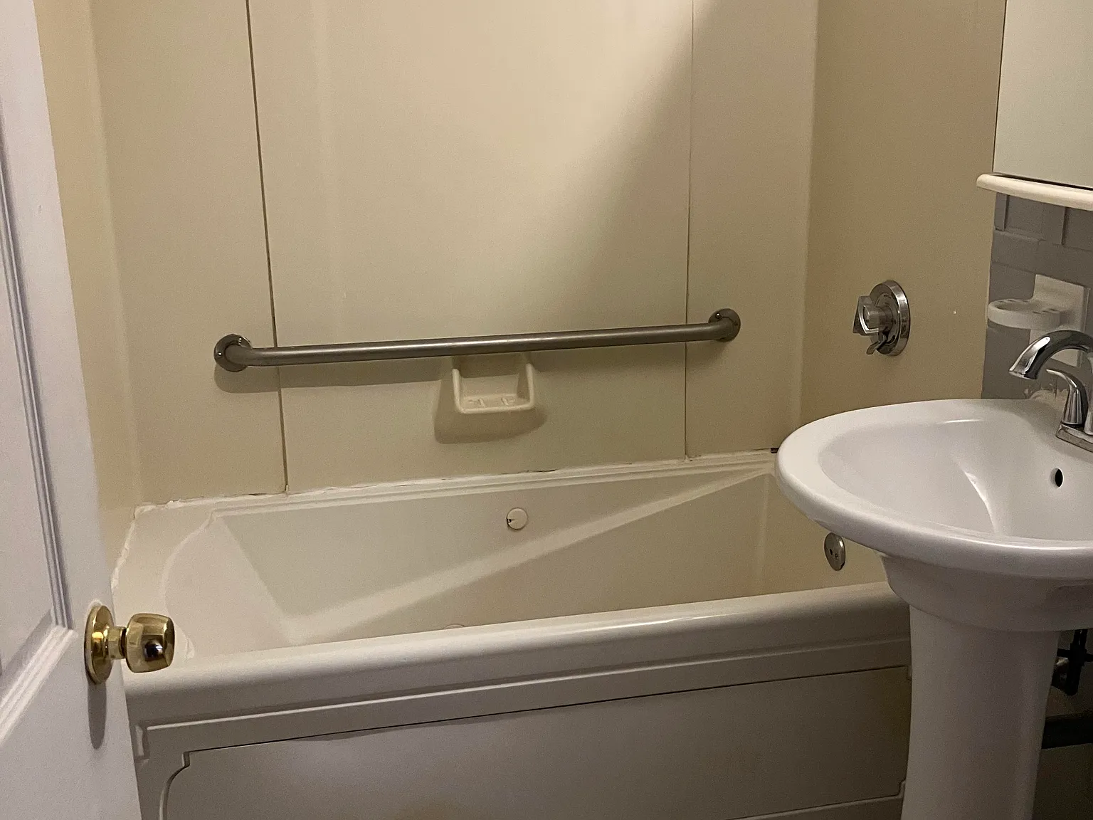 2 bed, 800 sqft, $2,400 — Photo 4