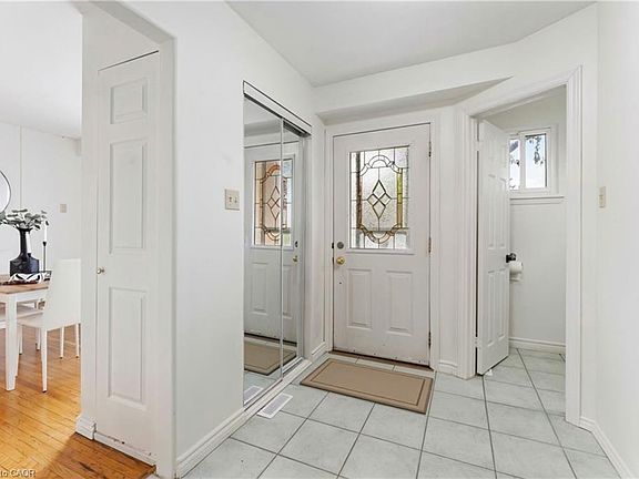 4th image of 204 Birchcliffe Cres