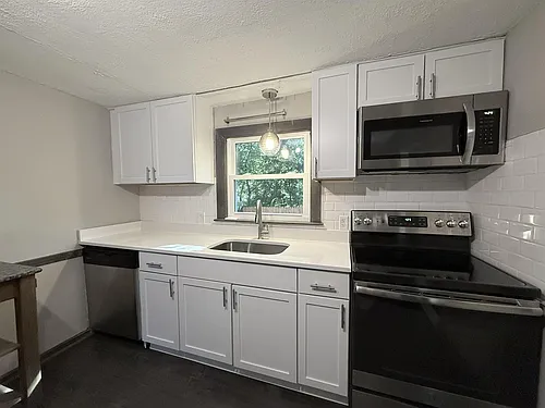 11 Sharon St Photo 1