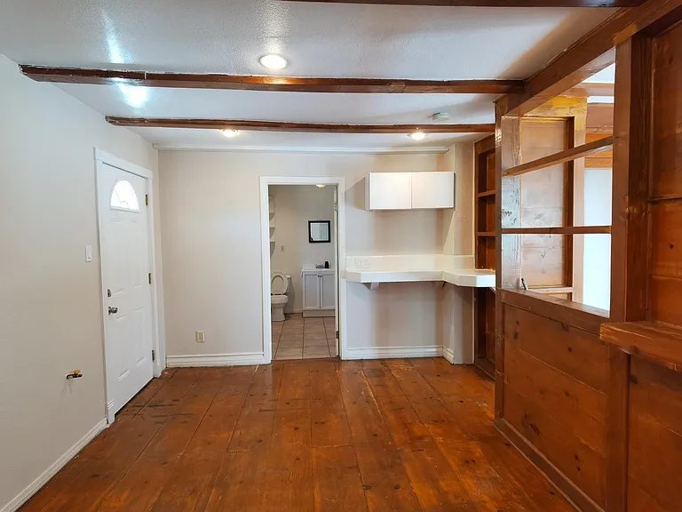 11411 Thienes Ave — Photo 3